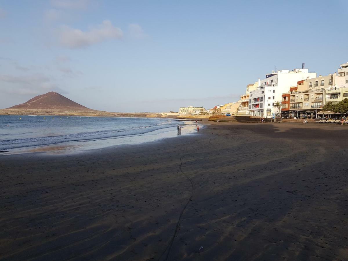 Alquilaencanarias-Medano Los Martines Beachfront A El Médano Esterno foto